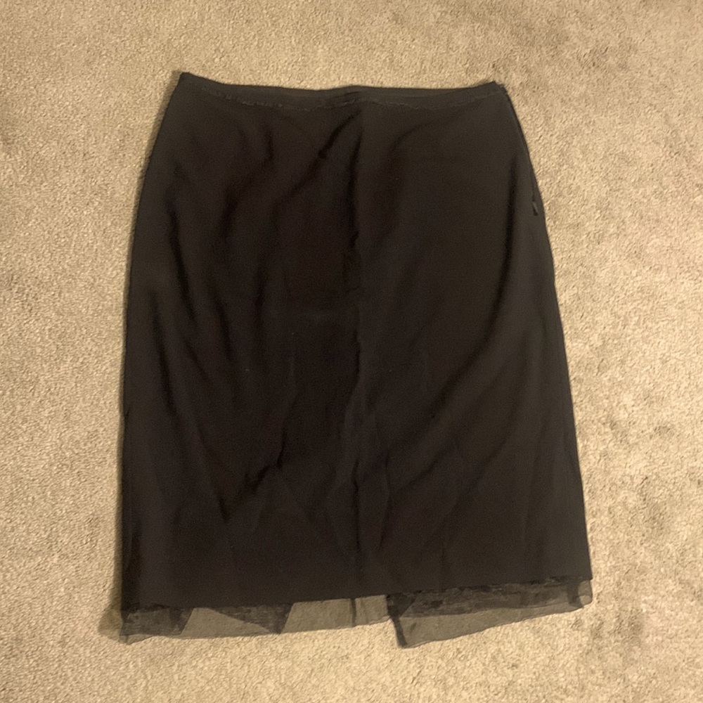 The limited stretch size 4 BLACK skirt with lining
